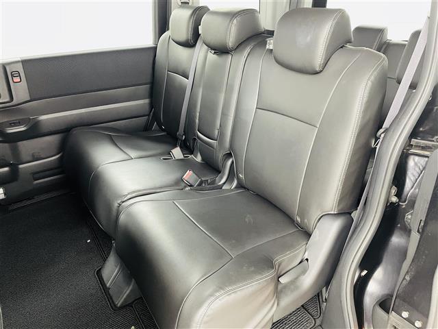 ステップワゴンスパーダ Ｚ　クールスピリット　クルーズコントロール／両側パワースライドドア／純正８型ＳＤナビ／バックカメラ／パドルシフト／合皮シート／スペアキー×１／純正ＡＷ／オートライト／アイドリングストップ／横滑り防止／純正フロアマット（20枚目）