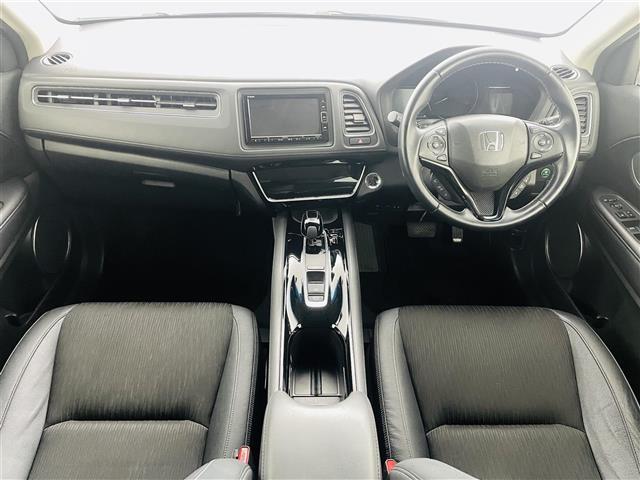 ヴェゼル ハイブリッドＺ・ホンダセンシング　ホンダセンシング　純正７インチインターナビ　フルセグＴＶ／ＢＴ／ＵＳＢ／ＣＤ／ＤＶＤ／ｉＰｏｄ／ＡＵＸ／ＡＭ／ＦＭ　バックカメラ　ＡＣＣ　ＬＥＤオートライト　フォグ　エアシート　ドラレコ　ＥＴＣ（2枚目）