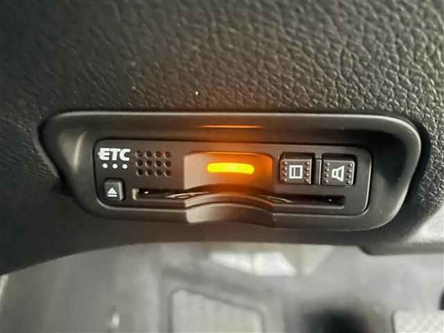 ヴェゼル ハイブリッドＺ・ホンダセンシング　ホンダセンシング　純正７インチインターナビ　フルセグＴＶ／ＢＴ／ＵＳＢ／ＣＤ／ＤＶＤ／ｉＰｏｄ／ＡＵＸ／ＡＭ／ＦＭ　バックカメラ　ＡＣＣ　ＬＥＤオートライト　フォグ　エアシート　ドラレコ　ＥＴＣ（3枚目）