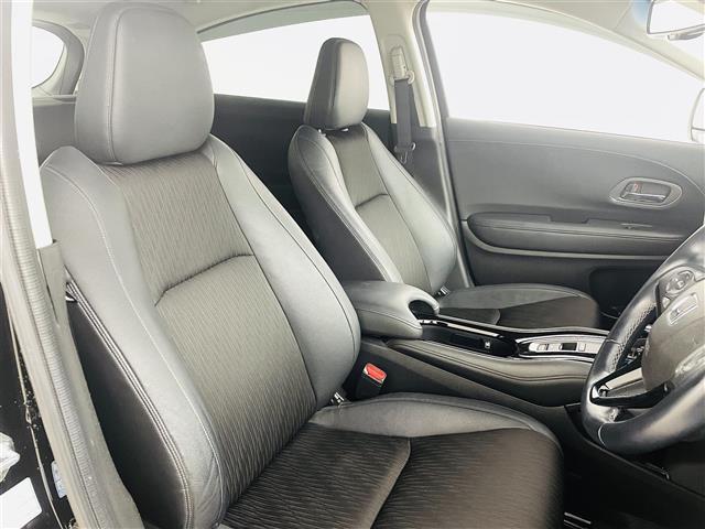 ヴェゼル ハイブリッドＺ・ホンダセンシング　ホンダセンシング　純正７インチインターナビ　フルセグＴＶ／ＢＴ／ＵＳＢ／ＣＤ／ＤＶＤ／ｉＰｏｄ／ＡＵＸ／ＡＭ／ＦＭ　バックカメラ　ＡＣＣ　ＬＥＤオートライト　フォグ　エアシート　ドラレコ　ＥＴＣ（12枚目）