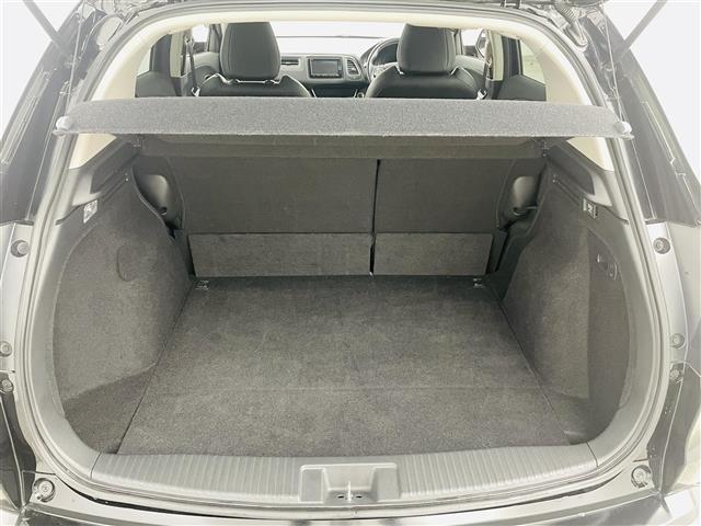 ヴェゼル ハイブリッドＺ・ホンダセンシング　ホンダセンシング　純正７インチインターナビ　フルセグＴＶ／ＢＴ／ＵＳＢ／ＣＤ／ＤＶＤ／ｉＰｏｄ／ＡＵＸ／ＡＭ／ＦＭ　バックカメラ　ＡＣＣ　ＬＥＤオートライト　フォグ　エアシート　ドラレコ　ＥＴＣ（14枚目）