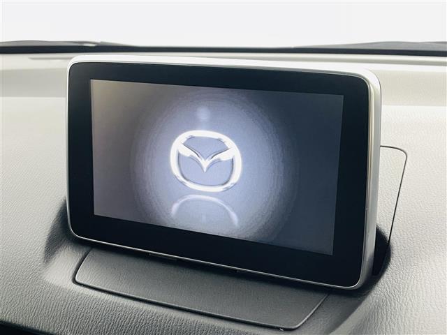 デミオ ＸＤブラックレザーリミテッド　ＧＶＣ　衝突軽減　純正エアロ　純正７インチディスプレイオーディオ　フルセグ／ＢＴ／ＵＳＢ／ＡＵＸ／ＳＤ／ＣＤ／ＤＶＤ／ＦＭ／ＡＭ　バックカメラ　クルコン　ＬＥＤオートライト　ハーフレザー　パドルシフト（5枚目）