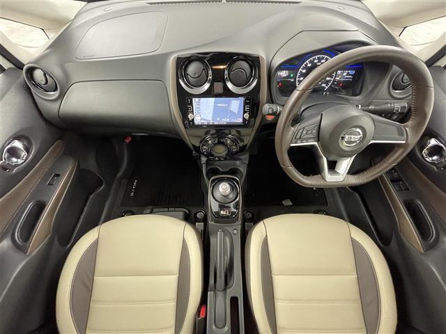 ノート ｅ－パワー　メダリスト　衝突軽減　クリアランスソナー　純正エアロ　純正７インチナビ　フルセグ／ＢＴ／ＳＤ／ＵＳＢ／ＡＵＸ／ＣＤ／ＤＶＤ／ＢＤ／ＦＭ／ＡＭ　ＬＥＤオートライト　フォグ　ＥＴＣ　ドラレコ　デジタルインナーミラー（2枚目）