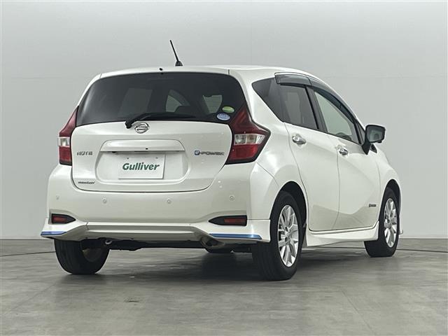 ノート ｅ－パワー　メダリスト　衝突軽減　クリアランスソナー　純正エアロ　純正７インチナビ　フルセグ／ＢＴ／ＳＤ／ＵＳＢ／ＡＵＸ／ＣＤ／ＤＶＤ／ＢＤ／ＦＭ／ＡＭ　ＬＥＤオートライト　フォグ　ＥＴＣ　ドラレコ　デジタルインナーミラー（16枚目）