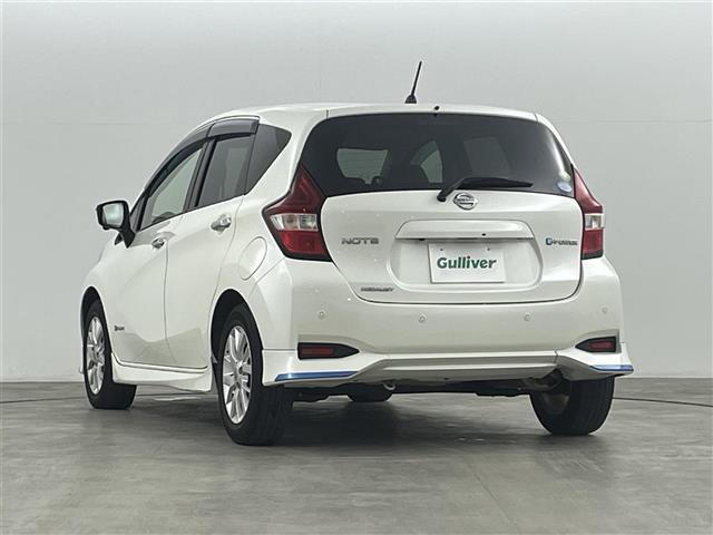 ノート ｅ－パワー　メダリスト　衝突軽減　クリアランスソナー　純正エアロ　純正７インチナビ　フルセグ／ＢＴ／ＳＤ／ＵＳＢ／ＡＵＸ／ＣＤ／ＤＶＤ／ＢＤ／ＦＭ／ＡＭ　ＬＥＤオートライト　フォグ　ＥＴＣ　ドラレコ　デジタルインナーミラー（17枚目）