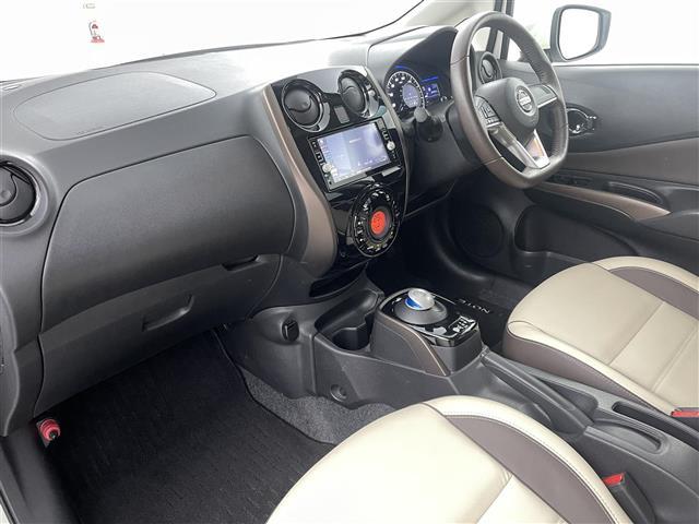 ノート ｅ－パワー　メダリスト　衝突軽減　クリアランスソナー　純正エアロ　純正７インチナビ　フルセグ／ＢＴ／ＳＤ／ＵＳＢ／ＡＵＸ／ＣＤ／ＤＶＤ／ＢＤ／ＦＭ／ＡＭ　ＬＥＤオートライト　フォグ　ＥＴＣ　ドラレコ　デジタルインナーミラー（19枚目）