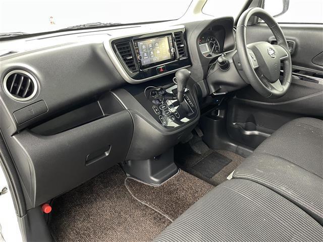 デイズルークス ハイウェイスター　Ｘターボ　衝突軽減　クリアランスソナー　純正サイドエアロ　純正７インチナビ　フルセグＴＶ／ＢＴ／ＳＤ／ＣＤ／ＤＶＤ／ＦＭ／ＡＭ　全方位カメラ　サンシェード　リアシーリングファン　ＥＴＣ　ドラレコ　スマートキー（18枚目）