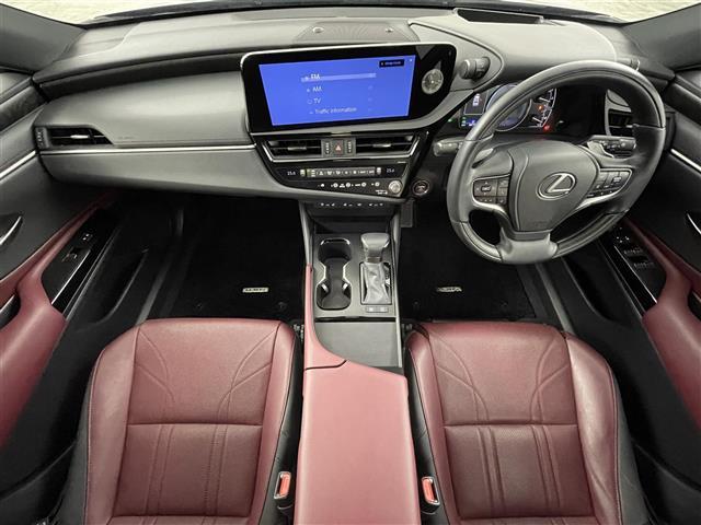 ＥＳ ＥＳ３００ｈ　グレイスフルエスコート　パノラミックビュー　ブラインドスポットモニター　サンルーフ　マークレビンソンプレミアムサウンド　純正１２．３インチディスプレイオーディオ　フルセグＴＶ／ＢＴ／ＦＭ／ＡＭ／ミラーキャスト　前後ドラレコ（2枚目）