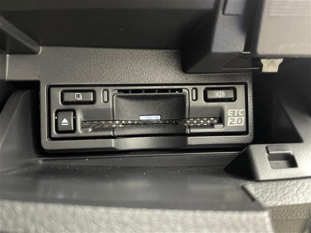 ＥＳ ＥＳ３００ｈ　グレイスフルエスコート　パノラミックビュー　ブラインドスポットモニター　サンルーフ　マークレビンソンプレミアムサウンド　純正１２．３インチディスプレイオーディオ　フルセグＴＶ／ＢＴ／ＦＭ／ＡＭ／ミラーキャスト　前後ドラレコ（4枚目）