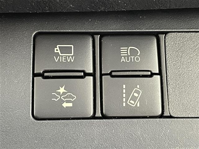 シエンタ ハイブリッドＧ　クエロ　トヨタセーフティセンスＣ　クリアランスソナ純正９インチナビ　フルセグＴＶ／ＢＴ／ＣＤ／ＤＶＤ／ＡＭ／ＦＭ／ＳＤ　全方位カメラ　両側パワースライドドア　ＬＥＤオートライト　ハーフレザー　ＥＴＣ　ドラレコ（6枚目）