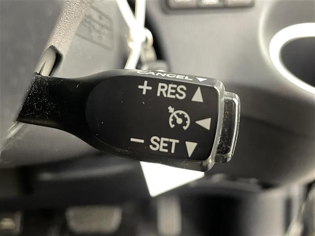 シエンタ ハイブリッドＧ　クエロ　トヨタセーフティセンスＣ　クリアランスソナ純正９インチナビ　フルセグＴＶ／ＢＴ／ＣＤ／ＤＶＤ／ＡＭ／ＦＭ／ＳＤ　全方位カメラ　両側パワースライドドア　ＬＥＤオートライト　ハーフレザー　ＥＴＣ　ドラレコ（10枚目）