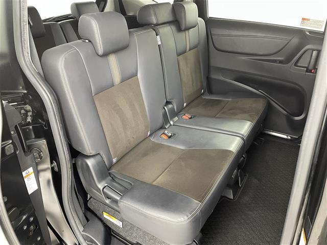 シエンタ ハイブリッドＧ　クエロ　トヨタセーフティセンスＣ　クリアランスソナ純正９インチナビ　フルセグＴＶ／ＢＴ／ＣＤ／ＤＶＤ／ＡＭ／ＦＭ／ＳＤ　全方位カメラ　両側パワースライドドア　ＬＥＤオートライト　ハーフレザー　ＥＴＣ　ドラレコ（13枚目）