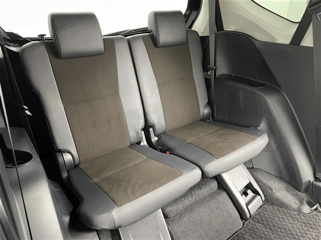 シエンタ ハイブリッドＧ　クエロ　トヨタセーフティセンスＣ　クリアランスソナ純正９インチナビ　フルセグＴＶ／ＢＴ／ＣＤ／ＤＶＤ／ＡＭ／ＦＭ／ＳＤ　全方位カメラ　両側パワースライドドア　ＬＥＤオートライト　ハーフレザー　ＥＴＣ　ドラレコ（25枚目）