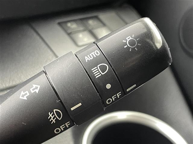 シエンタ ハイブリッドＧ　クエロ　トヨタセーフティセンスＣ　クリアランスソナ純正９インチナビ　フルセグＴＶ／ＢＴ／ＣＤ／ＤＶＤ／ＡＭ／ＦＭ／ＳＤ　全方位カメラ　両側パワースライドドア　ＬＥＤオートライト　ハーフレザー　ＥＴＣ　ドラレコ（35枚目）