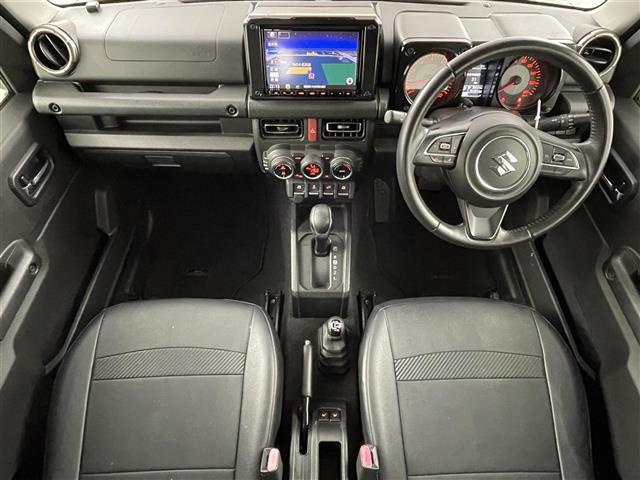 ジムニーシエラ ＪＣ　スズキセーフティサポート　誤発進抑制機能　純正８インチナビ　フルセグＴＶ／ＢＴ／ＳＤ／ＣＤ／ＤＶＤ／ＦＭ／ＡＭ　バックカメラ　レザーシート　シートヒーター　クルーズコントロール　アイドリングストップ（2枚目）