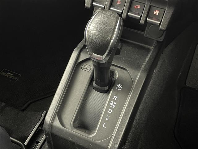 ジムニーシエラ ＪＣ　スズキセーフティサポート　誤発進抑制機能　純正８インチナビ　フルセグＴＶ／ＢＴ／ＳＤ／ＣＤ／ＤＶＤ／ＦＭ／ＡＭ　バックカメラ　レザーシート　シートヒーター　クルーズコントロール　アイドリングストップ（33枚目）