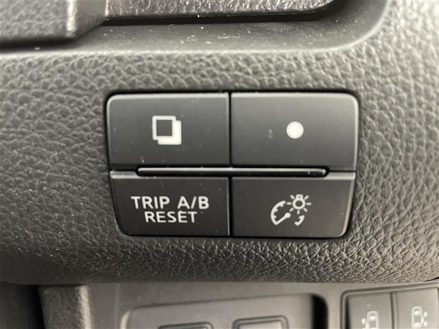 セレナ ハイウェイスター　Ｖセレ＋セーフティＩＩ　ＳＨＶ　エマージェンシーブレーキ　純正フリップダウンモニター　純正ナビ　フルセグＴＶ／ＳＤ／ＣＤ／ＤＶＤ／ＢＴ／ＵＳＢ／ｉＰｏｄ　全方位カメラ　両側パワースライドドア　アイドリングストップ　プッシュスタート（8枚目）