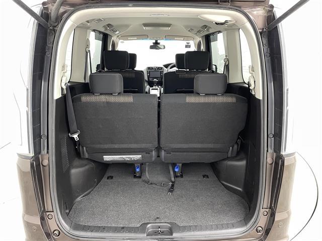 セレナ ハイウェイスター　Ｖセレ＋セーフティＩＩ　ＳＨＶ　エマージェンシーブレーキ　純正フリップダウンモニター　純正ナビ　フルセグＴＶ／ＳＤ／ＣＤ／ＤＶＤ／ＢＴ／ＵＳＢ／ｉＰｏｄ　全方位カメラ　両側パワースライドドア　アイドリングストップ　プッシュスタート（16枚目）