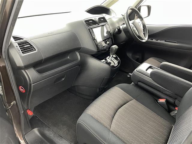 セレナ ハイウェイスター　Ｖセレ＋セーフティＩＩ　ＳＨＶ　エマージェンシーブレーキ　純正フリップダウンモニター　純正ナビ　フルセグＴＶ／ＳＤ／ＣＤ／ＤＶＤ／ＢＴ／ＵＳＢ／ｉＰｏｄ　全方位カメラ　両側パワースライドドア　アイドリングストップ　プッシュスタート（23枚目）