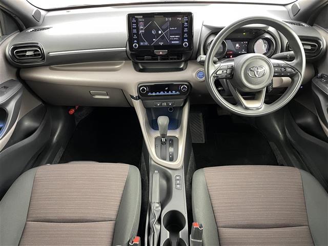 ヤリス ハイブリッドＧ　トヨタセーフティセンス　純正ディスプレイオーディオ　ＢＴ／ＵＳＢ／ＡＭ／ＦＭ　Ｍｉｒａｃａｓｔ　マルチコテクティッドナビ　バックカメラ　シートヒーター　クルーズコントロール　寒冷地仕様　オートライト（2枚目）