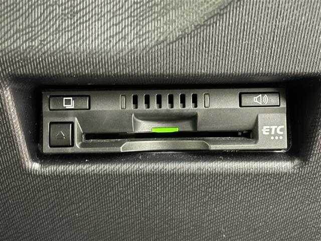 アクア Ｓ　スタイルブラック　トヨタセーフティセンス　純正ナビ　バックカメラ　ＥＴＣ　ドライブレコーダー　ＬＥＤヘッドライト　フォグランプ　純正フロアマット　ドアバイザー　スマートキー　プッシュスタート（6枚目）