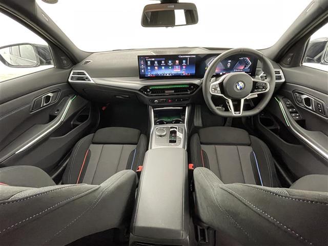 ３シリーズ ３１８ｉ　Ｍスポーツ　ドライビング・アシスト・プロフェッショナル　ｈａｒｍａｎ／ｋａｒｄｏｎ　サラウンド・サウンド・システム　純正１４．９ナビ　ＢＴ／Ａｐｐｌｅ　Ｃａｒｐｌａｙ／ＦＭ／ＡＭ　コーナリング・ライト（2枚目）