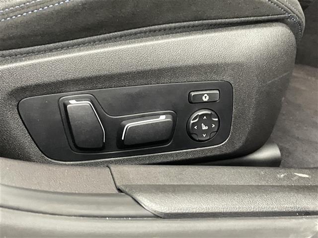 ３シリーズ ３１８ｉ　Ｍスポーツ　ドライビング・アシスト・プロフェッショナル　ｈａｒｍａｎ／ｋａｒｄｏｎ　サラウンド・サウンド・システム　純正１４．９ナビ　ＢＴ／Ａｐｐｌｅ　Ｃａｒｐｌａｙ／ＦＭ／ＡＭ　コーナリング・ライト（4枚目）