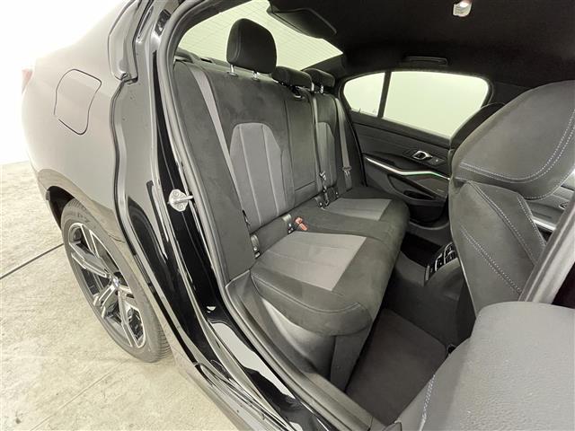 ３シリーズ ３１８ｉ　Ｍスポーツ　ドライビング・アシスト・プロフェッショナル　ｈａｒｍａｎ／ｋａｒｄｏｎ　サラウンド・サウンド・システム　純正１４．９ナビ　ＢＴ／Ａｐｐｌｅ　Ｃａｒｐｌａｙ／ＦＭ／ＡＭ　コーナリング・ライト（11枚目）