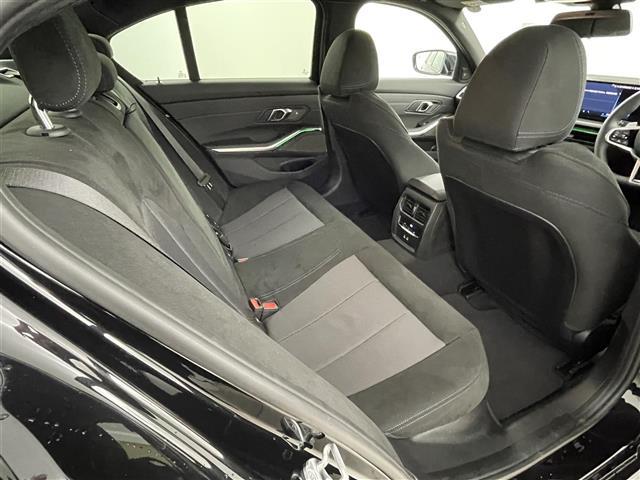 ３シリーズ ３１８ｉ　Ｍスポーツ　ドライビング・アシスト・プロフェッショナル　ｈａｒｍａｎ／ｋａｒｄｏｎ　サラウンド・サウンド・システム　純正１４．９ナビ　ＢＴ／Ａｐｐｌｅ　Ｃａｒｐｌａｙ／ＦＭ／ＡＭ　コーナリング・ライト（21枚目）