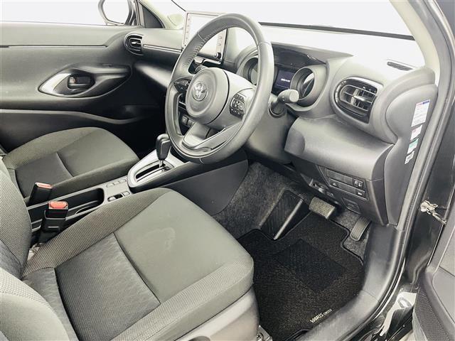 ヤリスクロス ハイブリッドＧ　ワンオーナー　純正ディスプレイオーディオ　バックカメラ　ビルトインＥＴＣ　レーダークルーズコントロール　社外前後ドライブレコーダー　ＡＣ１００Ｖコンセント　電動パーキングブレーキ　純正ホイール（17枚目）