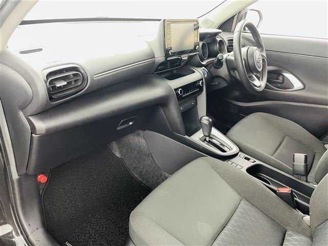 ヤリスクロス ハイブリッドＧ　ワンオーナー　純正ディスプレイオーディオ　バックカメラ　ビルトインＥＴＣ　レーダークルーズコントロール　社外前後ドライブレコーダー　ＡＣ１００Ｖコンセント　電動パーキングブレーキ　純正ホイール（18枚目）