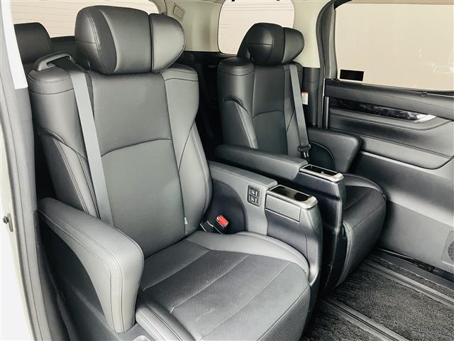 アルファード ２．５Ｓ　Ｃパッケージ　両側電動ドア　純正ナビ　純正フリップダウンモニター　フルセグ　ＥＴＣ　トヨタセーフティーセンス　シートヒーター　エアシート　ＬＥＤヘッドライト　フォグランプ　オートライト　オートマチックハイビーム（13枚目）