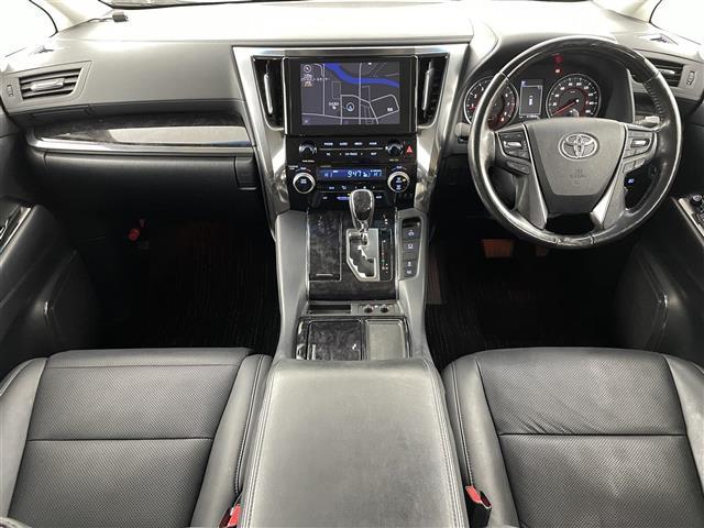 アルファード ２．５Ｓ　Ｃパッケージ　プリクラッシュセーフティ　レーントレーシングアシスト　レーンディパーチャーアラート　レーダークルーズコントロール　ブラインドスポットモニター　純正ナビゲーション　Ｂｌｕｅｔｏｏｔｈ　ＴＶ　バックカメラ（2枚目）