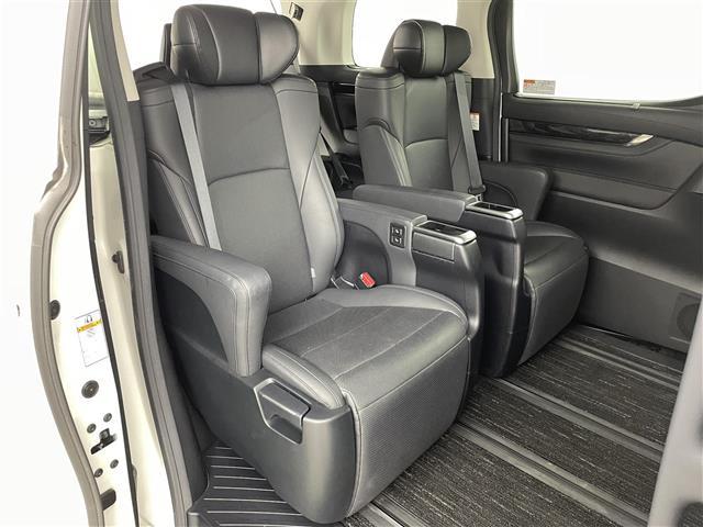 アルファード ２．５Ｓ　Ｃパッケージ　プリクラッシュセーフティ　レーントレーシングアシスト　レーンディパーチャーアラート　レーダークルーズコントロール　ブラインドスポットモニター　純正ナビゲーション　Ｂｌｕｅｔｏｏｔｈ　ＴＶ　バックカメラ（12枚目）