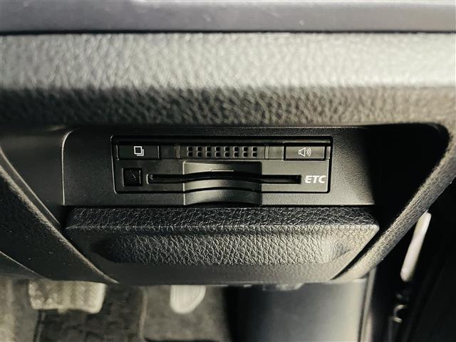 ノア Ｓｉ　フリップダウン　純正７インチＳＤナビ　型番；ＮＳＺＴ－Ｗ６４ＴフルセグＴＶ／ＢＴ／ＣＤ／ＤＶＤ　バックＣ　両側パワースライドドア　ウォークスルー　ＬＥＤオートライト　フォグ　純正ＡＷ　ドラレコ　ＥＴＣ（5枚目）