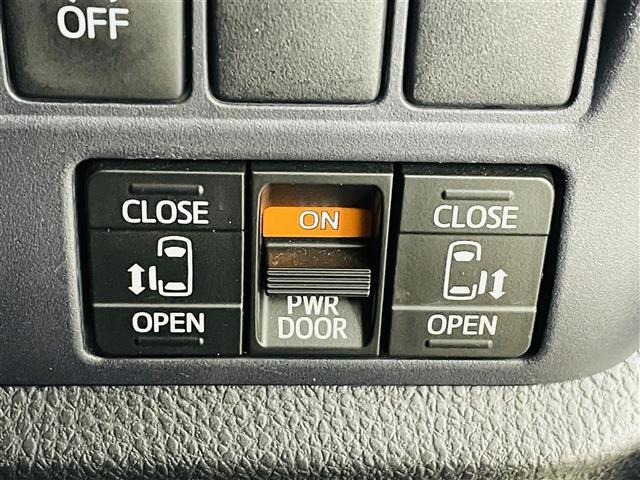 ノア Ｓｉ　フリップダウン　純正７インチＳＤナビ　型番；ＮＳＺＴ－Ｗ６４ＴフルセグＴＶ／ＢＴ／ＣＤ／ＤＶＤ　バックＣ　両側パワースライドドア　ウォークスルー　ＬＥＤオートライト　フォグ　純正ＡＷ　ドラレコ　ＥＴＣ（7枚目）