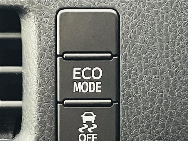 ノア Ｓｉ　フリップダウン　純正７インチＳＤナビ　型番；ＮＳＺＴ－Ｗ６４ＴフルセグＴＶ／ＢＴ／ＣＤ／ＤＶＤ　バックＣ　両側パワースライドドア　ウォークスルー　ＬＥＤオートライト　フォグ　純正ＡＷ　ドラレコ　ＥＴＣ（8枚目）