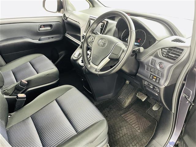 ノア Ｓｉ　フリップダウン　純正７インチＳＤナビ　型番；ＮＳＺＴ－Ｗ６４ＴフルセグＴＶ／ＢＴ／ＣＤ／ＤＶＤ　バックＣ　両側パワースライドドア　ウォークスルー　ＬＥＤオートライト　フォグ　純正ＡＷ　ドラレコ　ＥＴＣ（19枚目）