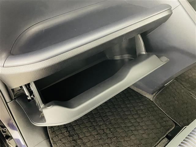 ノア Ｓｉ　フリップダウン　純正７インチＳＤナビ　型番；ＮＳＺＴ－Ｗ６４ＴフルセグＴＶ／ＢＴ／ＣＤ／ＤＶＤ　バックＣ　両側パワースライドドア　ウォークスルー　ＬＥＤオートライト　フォグ　純正ＡＷ　ドラレコ　ＥＴＣ（36枚目）