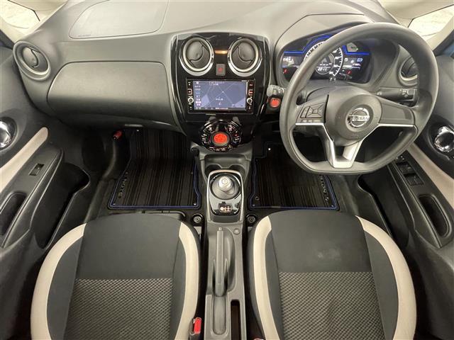 ノート ｅ－パワー　Ｘ　衝突軽減ブレーキ　斜線逸脱警報装置　純正ナビゲーション　バックカメラ　ＥＴＣ　前方ドライブレコーダー　Ｂｌｕｅｔｏｏｔｈ　ふらつき警報標識認識　スマートキー　ＴＶ　プッシュスタート　全方位カメラ（2枚目）