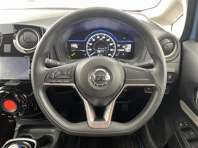 ノート ｅ－パワー　Ｘ　衝突軽減ブレーキ　斜線逸脱警報装置　純正ナビゲーション　バックカメラ　ＥＴＣ　前方ドライブレコーダー　Ｂｌｕｅｔｏｏｔｈ　ふらつき警報標識認識　スマートキー　ＴＶ　プッシュスタート　全方位カメラ（25枚目）