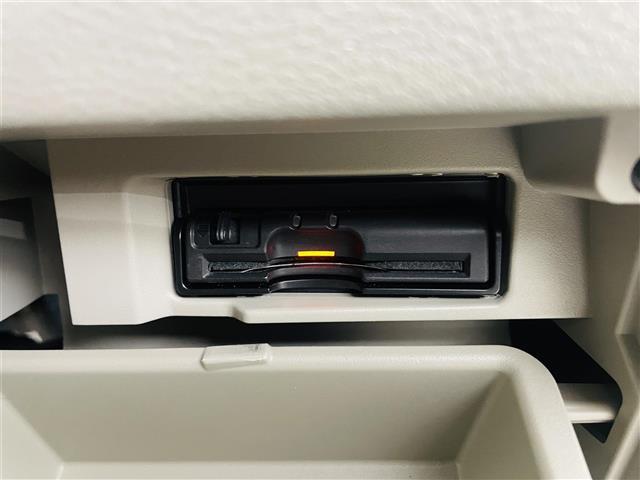 セレナ Ｘ　純正ＳＤ９インチナビ　純正フリップダウンモニター　フルセグＴＶ　ＣＤ／ＤＶＤ　Ｂｌｕ－ｒａｙ　アラウンドビューモニター　プロパイロット　両側パワースライドドア　デジタルインナーミラー　純正フロアマット（7枚目）