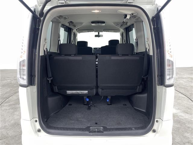 セレナ ハイウェイスター S-ハイブリッド Vセレクション 禁煙車 純正8インチナビ フリップダウンモニター ETC 両側パワースライドドア バックカメラ 15インチアルミホイール 純正フロアマット フルセグTV Bluetooth アイドリングストップ CD(13枚目)