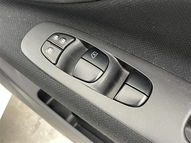 セレナ ハイウェイスター S-ハイブリッド Vセレクション 禁煙車 純正8インチナビ フリップダウンモニター ETC 両側パワースライドドア バックカメラ 15インチアルミホイール 純正フロアマット フルセグTV Bluetooth アイドリングストップ CD(33枚目)