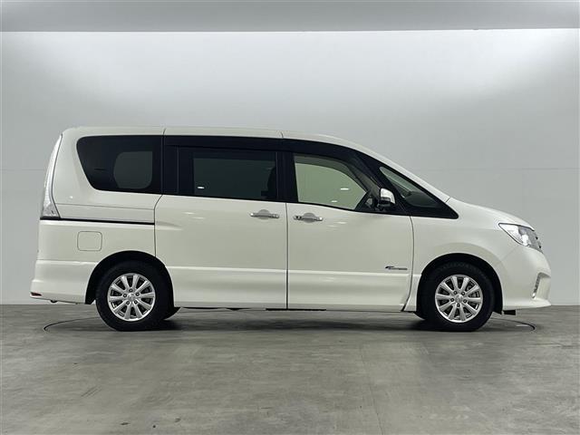 セレナ ハイウェイスター S-ハイブリッド Vセレクション 禁煙車 純正8インチナビ フリップダウンモニター ETC 両側パワースライドドア バックカメラ 15インチアルミホイール 純正フロアマット フルセグTV Bluetooth アイドリングストップ CD(39枚目)