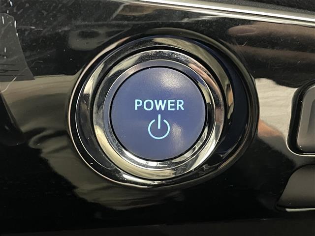 プリウス Ｓ　衝突軽減ブレーキ　車線逸脱警報装置　レーダークルーズコントロール　オートハイビーム　純正ナビ　Ｂｌｕｅｔｏｏｔｈ　ＴＶ　バックカメラ　ＥＴＣ　前後ドライブレコーダー　プッシュスタート　スペアキー（9枚目）