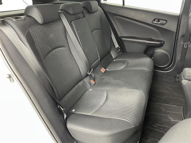 プリウス Ｓ　衝突軽減ブレーキ　車線逸脱警報装置　レーダークルーズコントロール　オートハイビーム　純正ナビ　Ｂｌｕｅｔｏｏｔｈ　ＴＶ　バックカメラ　ＥＴＣ　前後ドライブレコーダー　プッシュスタート　スペアキー（11枚目）