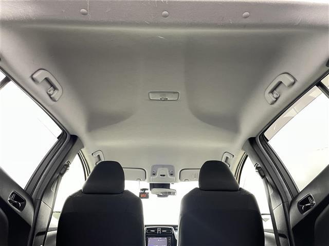 プリウス Ｓ　衝突軽減ブレーキ　車線逸脱警報装置　レーダークルーズコントロール　オートハイビーム　純正ナビ　Ｂｌｕｅｔｏｏｔｈ　ＴＶ　バックカメラ　ＥＴＣ　前後ドライブレコーダー　プッシュスタート　スペアキー（12枚目）