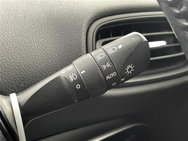 プリウス Ｓ　衝突軽減ブレーキ　車線逸脱警報装置　レーダークルーズコントロール　オートハイビーム　純正ナビ　Ｂｌｕｅｔｏｏｔｈ　ＴＶ　バックカメラ　ＥＴＣ　前後ドライブレコーダー　プッシュスタート　スペアキー（32枚目）