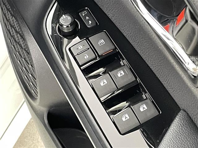 プリウス Ｓ　衝突軽減ブレーキ　車線逸脱警報装置　レーダークルーズコントロール　オートハイビーム　純正ナビ　Ｂｌｕｅｔｏｏｔｈ　ＴＶ　バックカメラ　ＥＴＣ　前後ドライブレコーダー　プッシュスタート　スペアキー（34枚目）